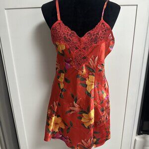 Victoria's Secret Women's Slip Nighty Size Small Red Floral Flared Nighttime